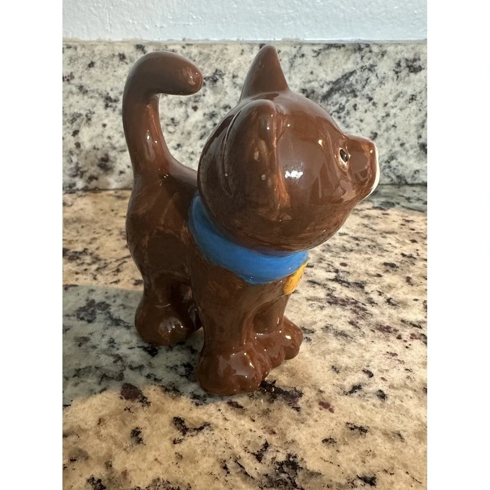 Hand Painted Ceramic Cat Figurine Folk Art Signed 2016 Movie TV Prop 4